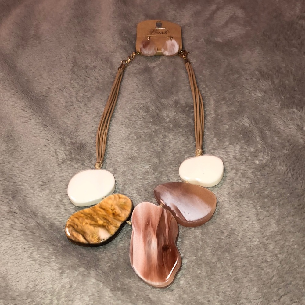 Earring and necklace set